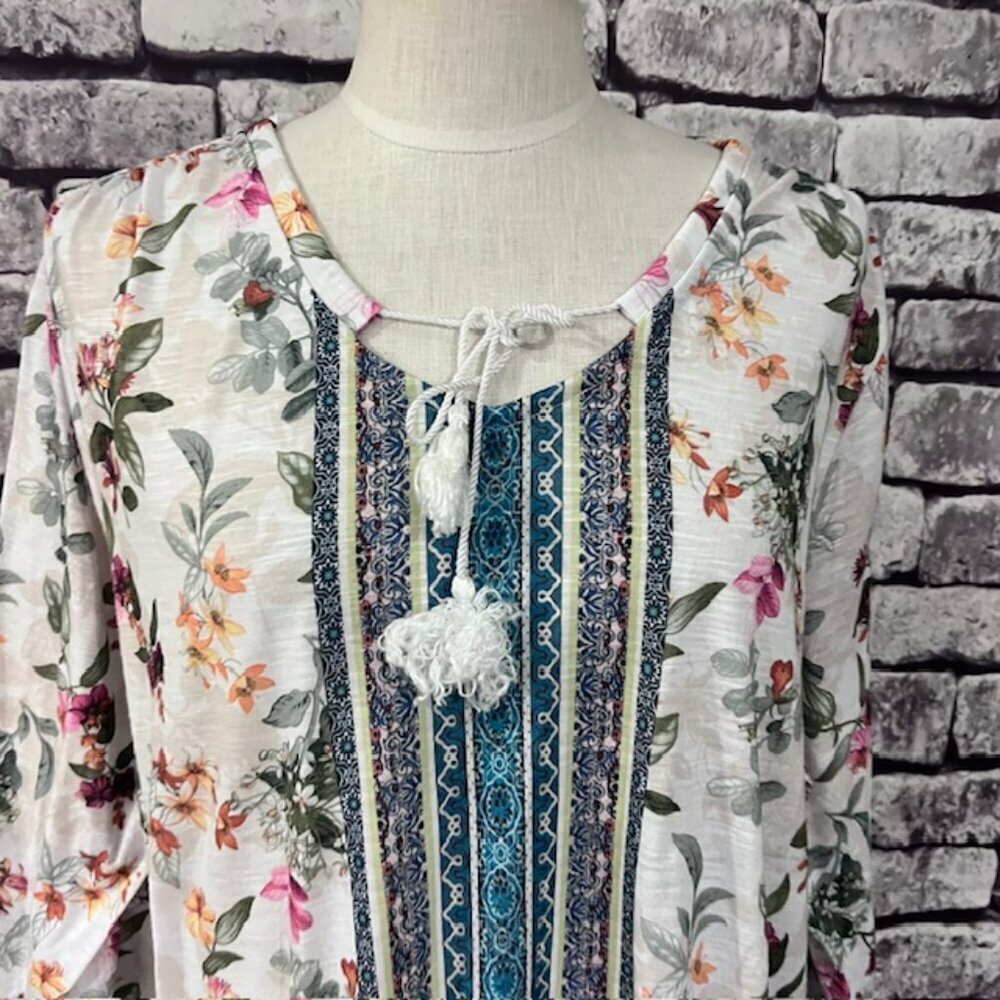 CJ Banks White, Green & Pink Floral 3/4 Sleeve Blouse Size 2X - Picture 2 of 7